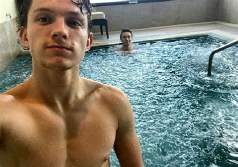 tom holland desnudo